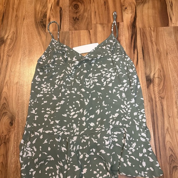 NWT Gilli Women’s Green Abstract Print Peplum Cami Tank Top Size Small - Picture 6 of 6